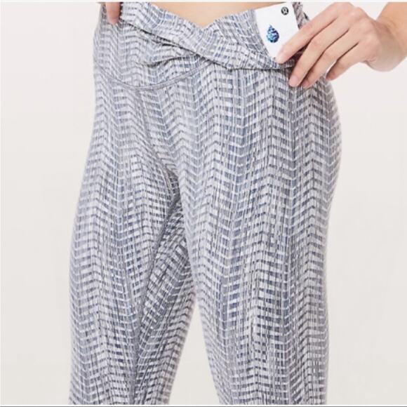 Lululemon Wunder Under Arrow Jacquard High-Rise Arrow Jacquard Dark Olive Grey 4 - Picture 3 of 12